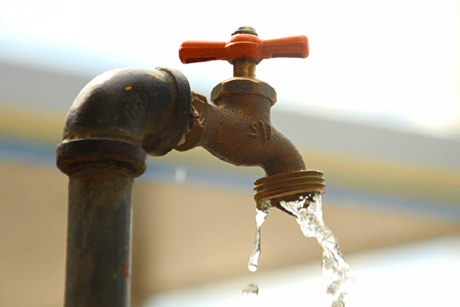 Desmienten información sobre supuesta bacteria en el agua potable de Victoria