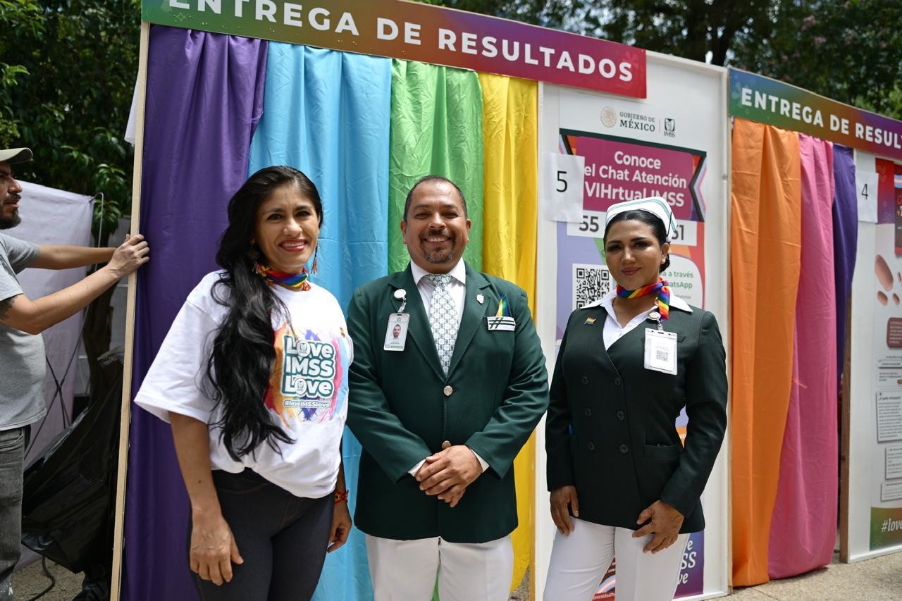 Personal del IMSS en Marcha del Orgullo. Foto: @Tu_IMSS