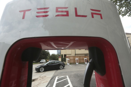 ¡Y más problemas para Tesla! Se roban cables de estaciones de carga