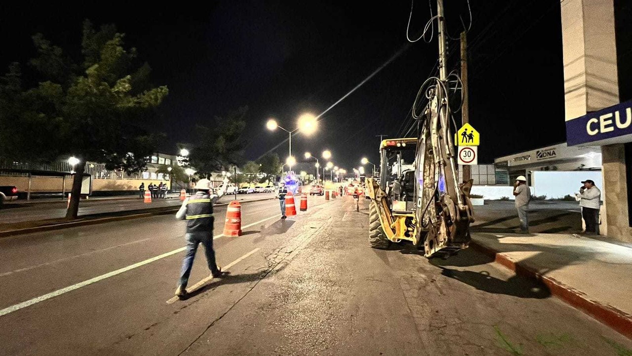 La noche del domingo 9 de junio iniciaran en el bulevar Venustiano Carranza los trabajos de sustitución de tomas por parte de Aguas de Saltillo. (Fotografía: Gobierno de Saltillo)