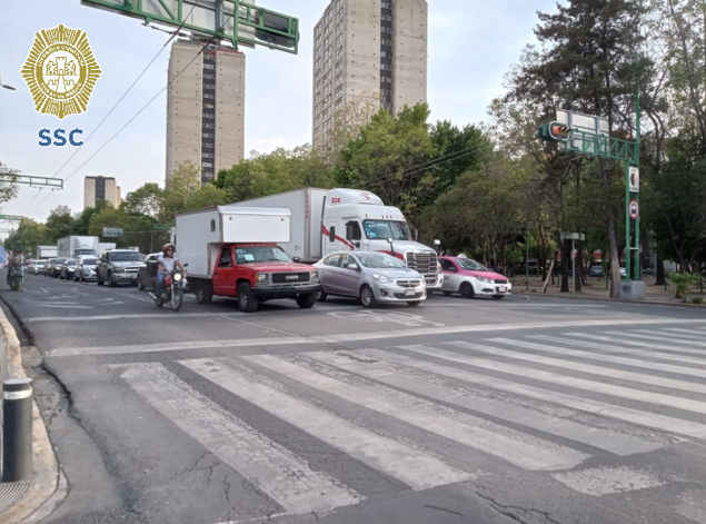 Carga vehicular en Eje Central Lázaro Cárdenas. Foto: Archivo de @OVIALCDMX