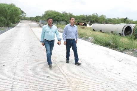 Avanzan trabajos de pavimentación en la colonia Arboledas de San Roque en Juárez