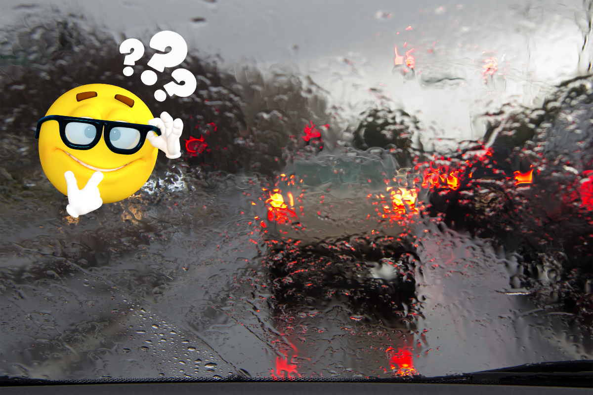 Conduciendo bajo la lluvia / Foto: CANVA