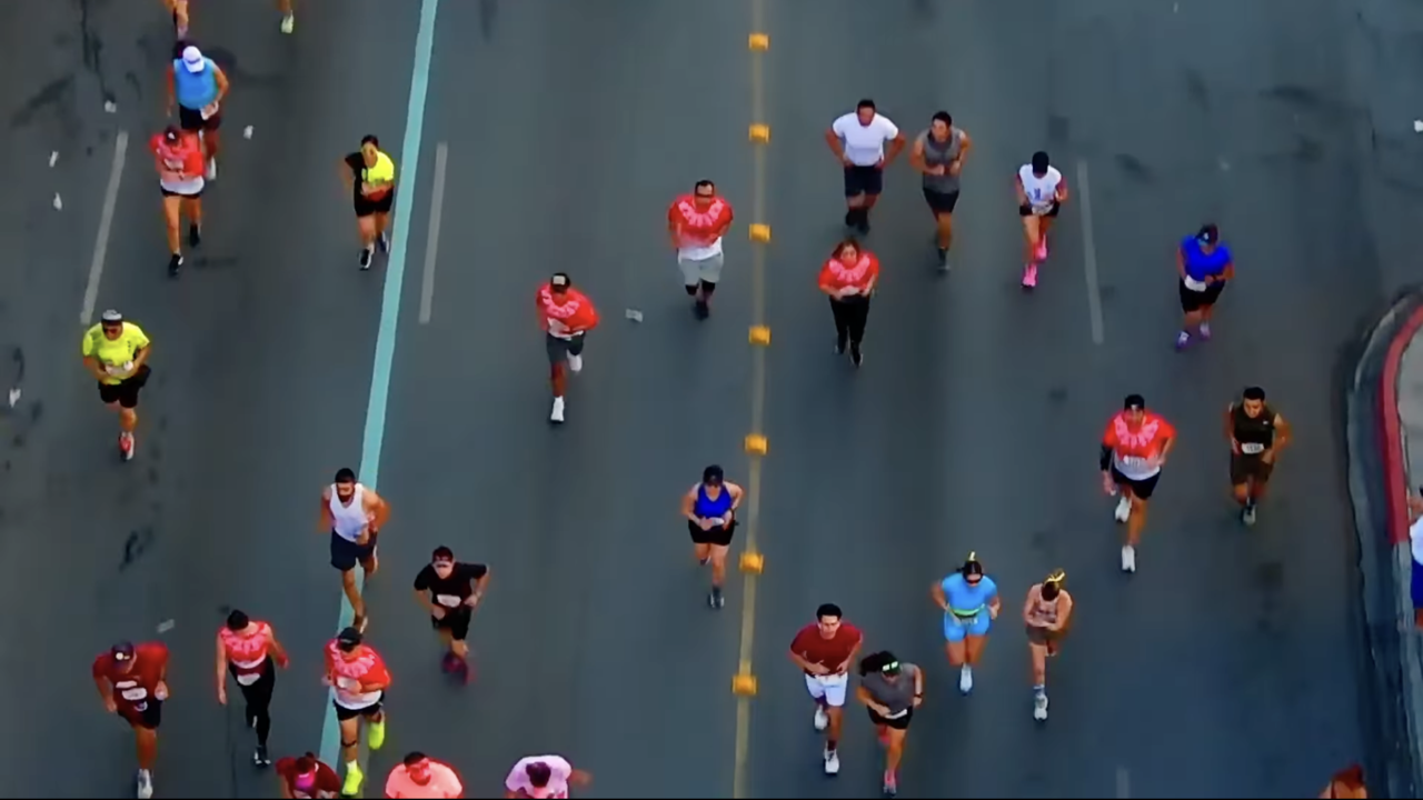 Más de 9 mil corredores participan en la 21k. Foto de Saltillo en Fotos.