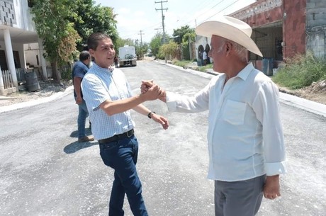 Realizan trabajos de pavimentación en la colonia Ismael Flores de Juárez