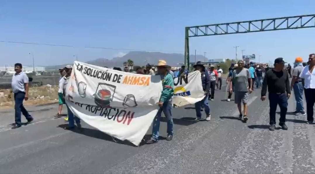 Manifestación de ex obreros de AHMSA. Foto de Martín Perales.