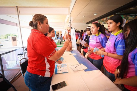 Macro Feria de Becas y Opciones Educativas en Monterrey