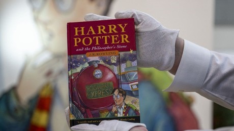 Portada original de 'Harry Potter' se vende en 1.9 mdd