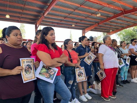 Se manifiestan familias por desfalco de 600 mil pesos en primaria de Saltillo