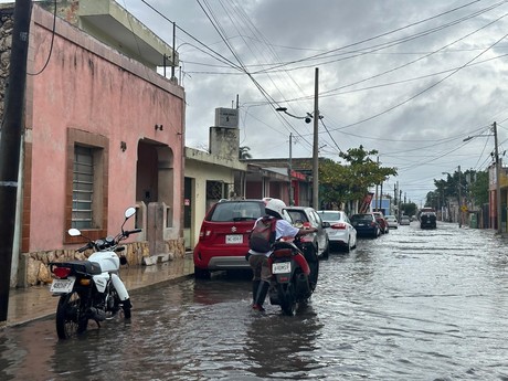 Detectan nueva zona de baja presión en Yucatán con potencial ciclonico