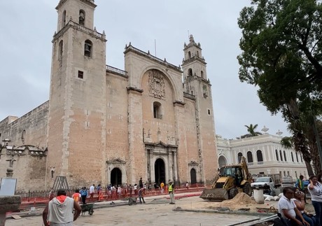 Disminuye un 30% afluencia de visitantes en la Catedral de Mérida