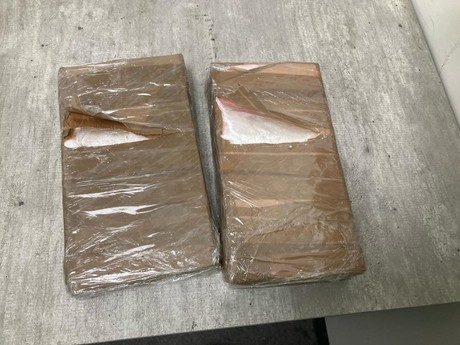 Cae mujer con dos paquetes de cocaína en el Aeropuerto de Guadalajara