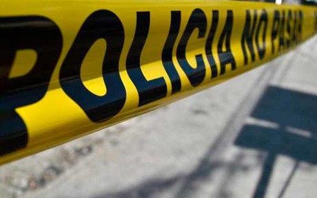 Hombre de 82 años es hallado muerto en Mérida; policía y forense en el lugar