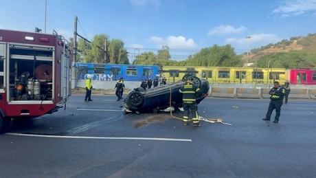 Conductor en presunto estado de ebriedad termina volcando su auto en Zaragoza