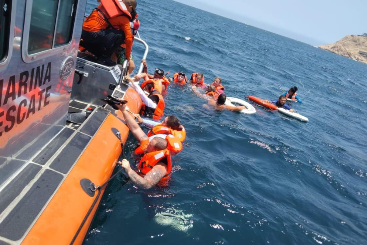 Rescate de 36 pasajeros en CSL. Foto: Facebook / Prevención Agreste BC