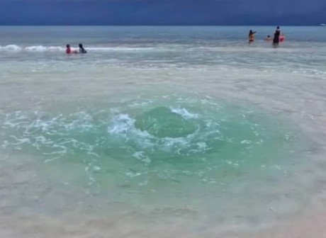 Se forma ojo de agua en Playa del Carmen ¿Qué es?