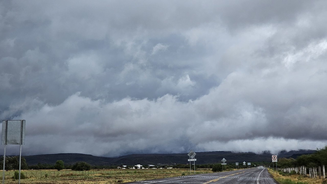Durango bajo un cielo nublado antes de recibir a las lluvias. Foto: Luis Lozano.