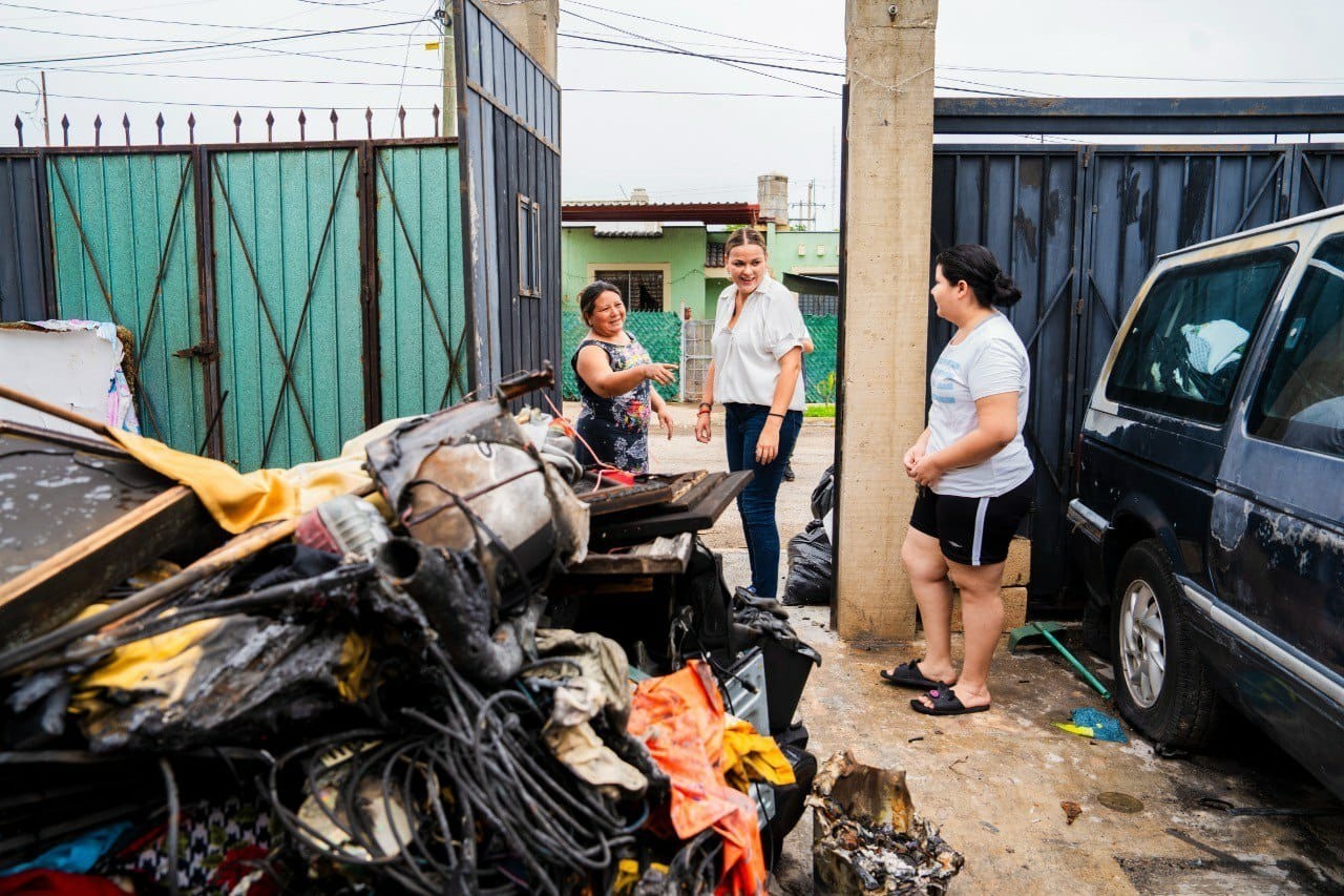 La familia actualmente se encuentra viviendo en un techo provisional Foto: Cortesía