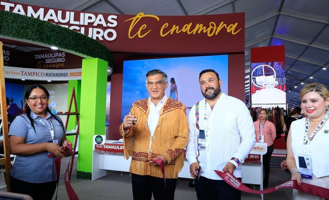 El gobernador del Estado Américo Villarreal y el Secretario de Turismo Benjamín Hernández, inauguraron el stand y dieron un recorrido. Foto: redes sociales