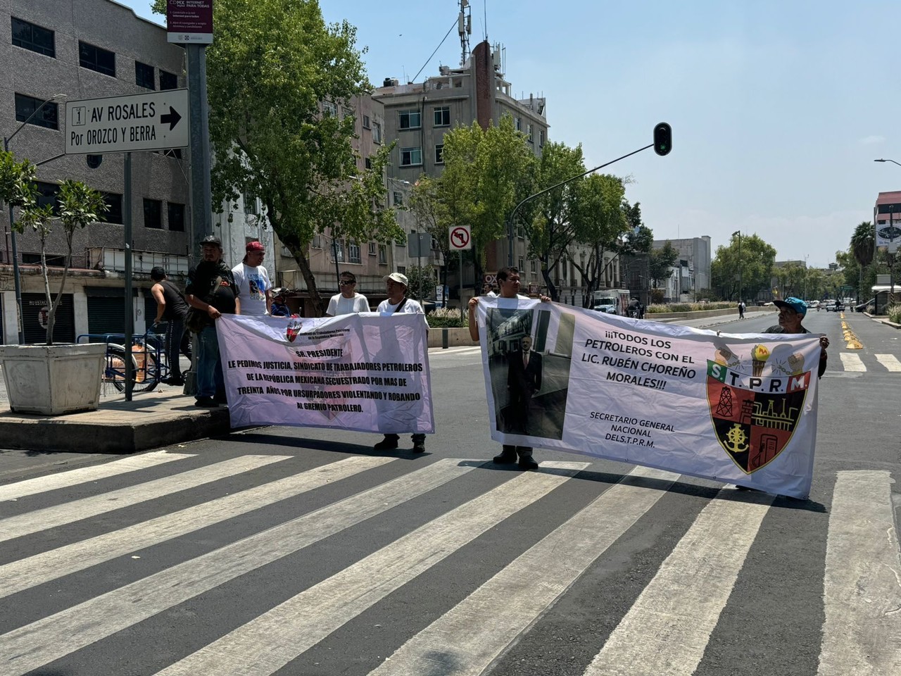 Manifestantes pertenecientes al Sindicato de Trabajadores Petroleros de la República Mexicana. Foto: Ramón Ramírez