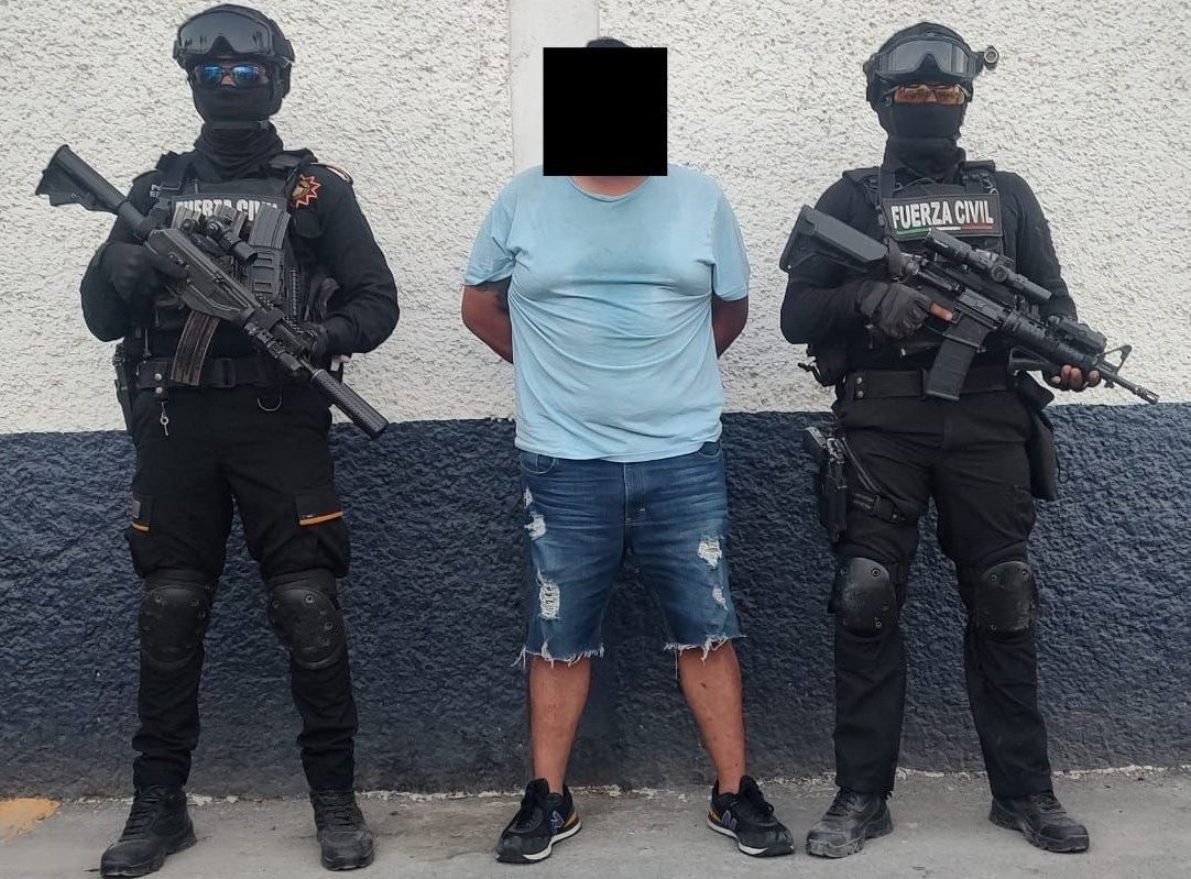 Ricardo 'N' detenido por los elementos de Fuerza Civil tras un operativo en San Pedro Garza García. Foto: X @GpoCoordSegNL.