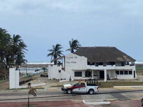 Llama Turismo a no exponerse y respetar cierre de playas por tormenta Alberto