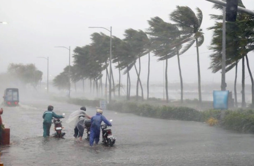 Fuertes lluvias con al menos 50 kilómetros por hora en Yucatán. Foto: Expansión.