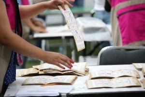 Este miércoles iniciaron los cómputos distritales los cuales concluirán con la entrega de las actas a los candidatos ganadores. Foto: Central Electoral.