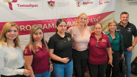 Ofrecen a mujeres cursos de manejo para camiones de carga en Tamaulipas