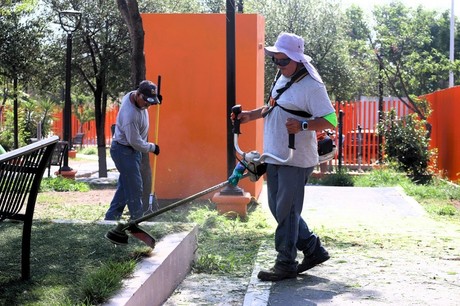 Rehabilita Gobierno de Santa Catarina áreas verdes y canchas en 377 plazas