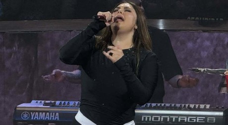 Yuridia cautiva con su voz en Monterrey