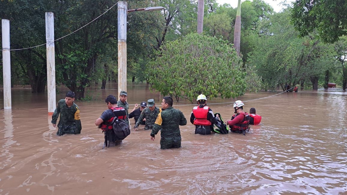 Cruz Roja atiende sectores vulnerables, derivado de las inundaciones provocadas por la tormenta 'Alberto'. Foto: Redes sociales