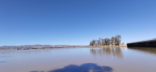 La presa Peña del Águila se encuentra en un 10 por ciento de llenado, siendo la que menor almacenamiento tiene. Foto: Google Maps.