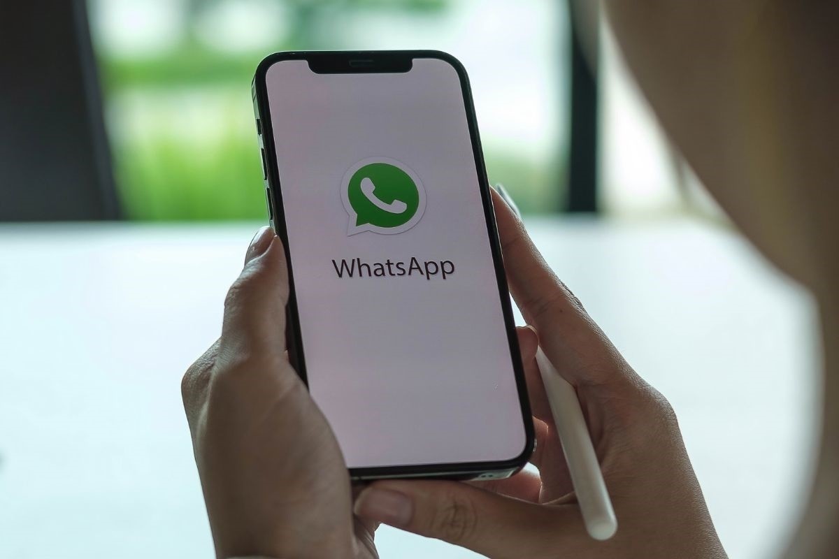 La aplicación de mensajería instantánea para teléfonos inteligentes WhatsApp registra fallas. Foto: Canva