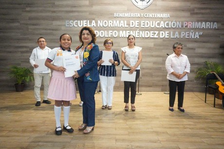 Reconocimiento a estudiantes destacados en Mérida, Yucatán