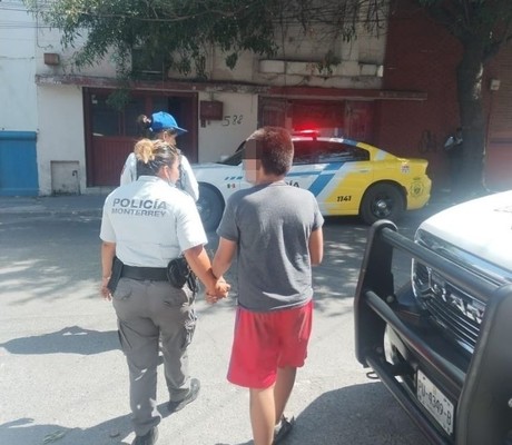 Policía encuentra a menor extraviado en Monterrey