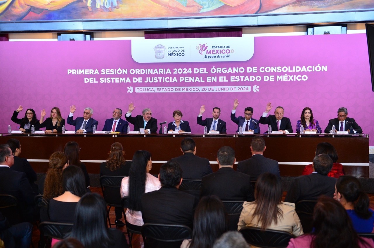 La gobernadora firmó Acuerdos en la Primera Sesión Ordinaria del Órgano de Consolidación del Sistema de Justicia Penal del Estado de México para analizar solicitudes de amnistía. Foto: Gob. de Edomex