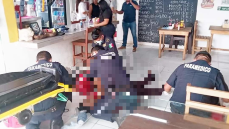 Trailero se desmaya mientras comía en una cafetería en la vía Mérida-Cancún