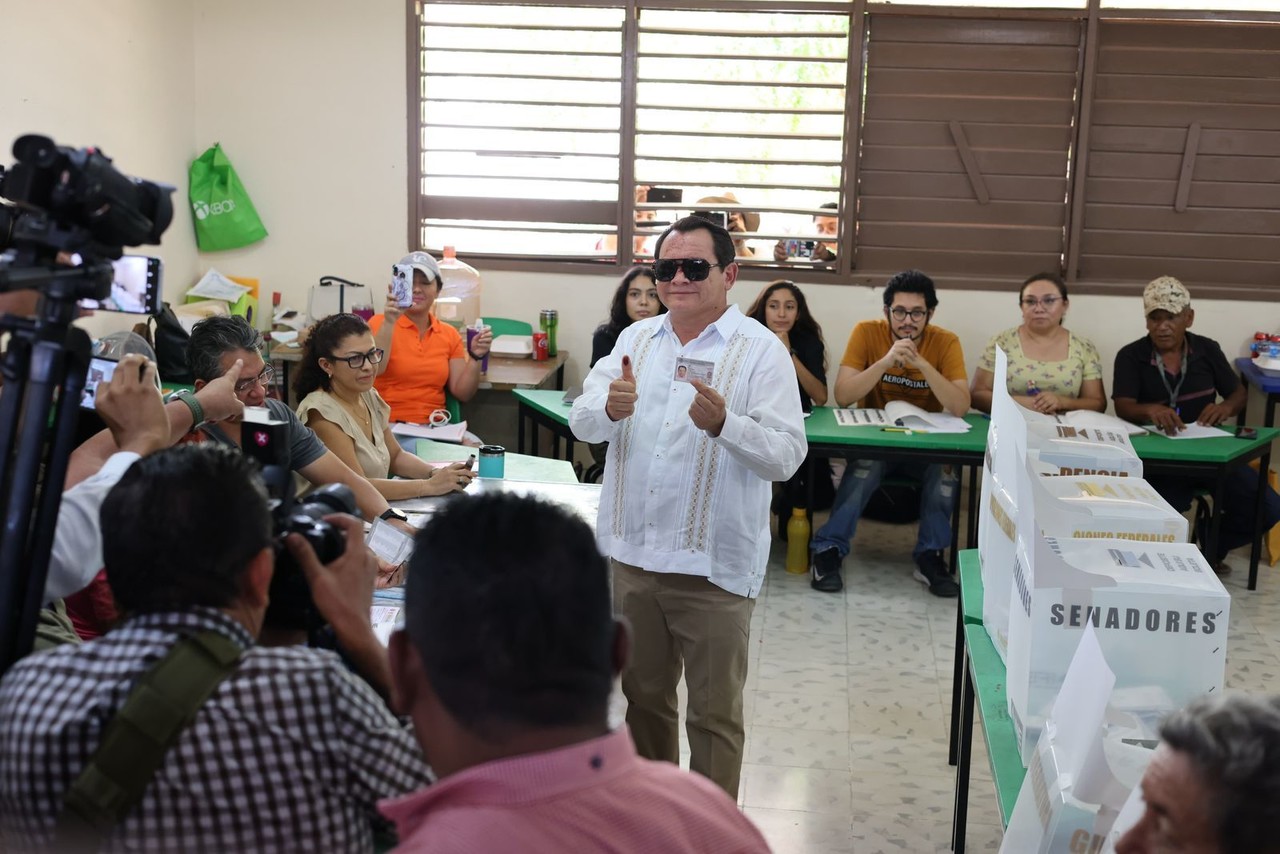 El candidato de Morena a la gubernatura de Yucatán, Joaquín Díaz Mena, lidera la carrera según el  resultado del conteo rápido del Iepac.- Foto de redes sociales