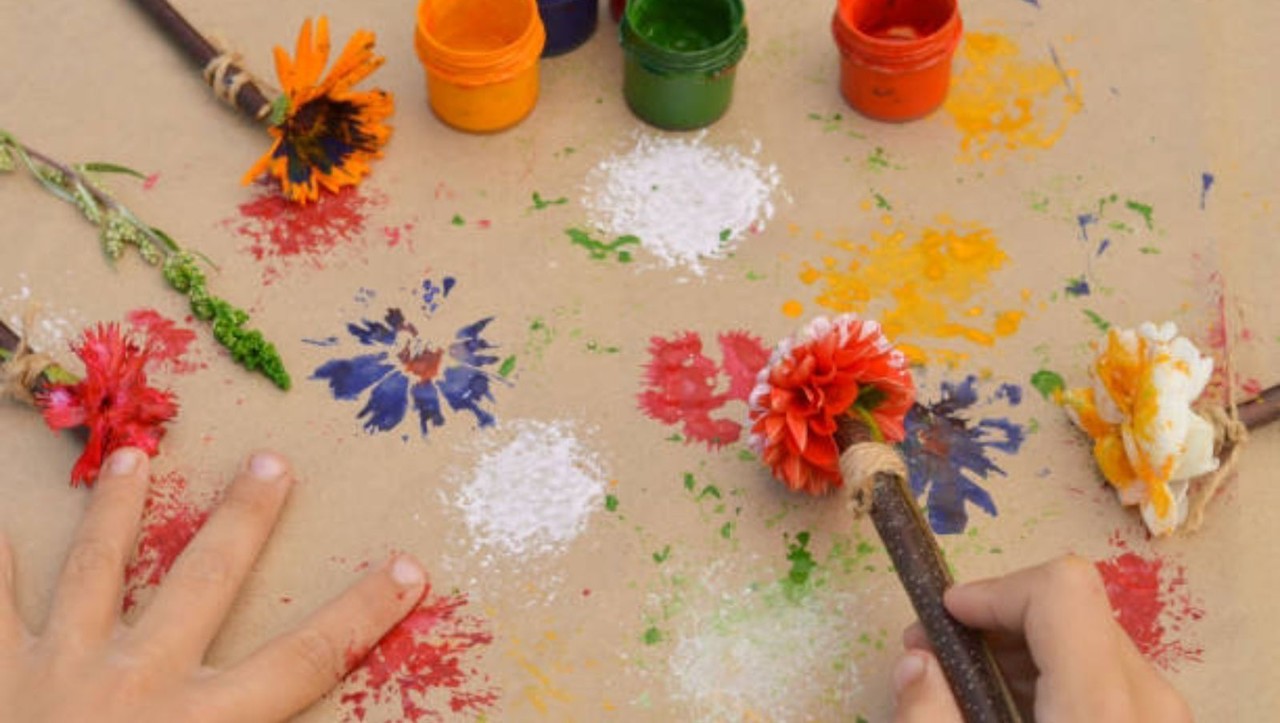 Niños pintando durante alguna actividad recreativa. Foto: Pixabay.