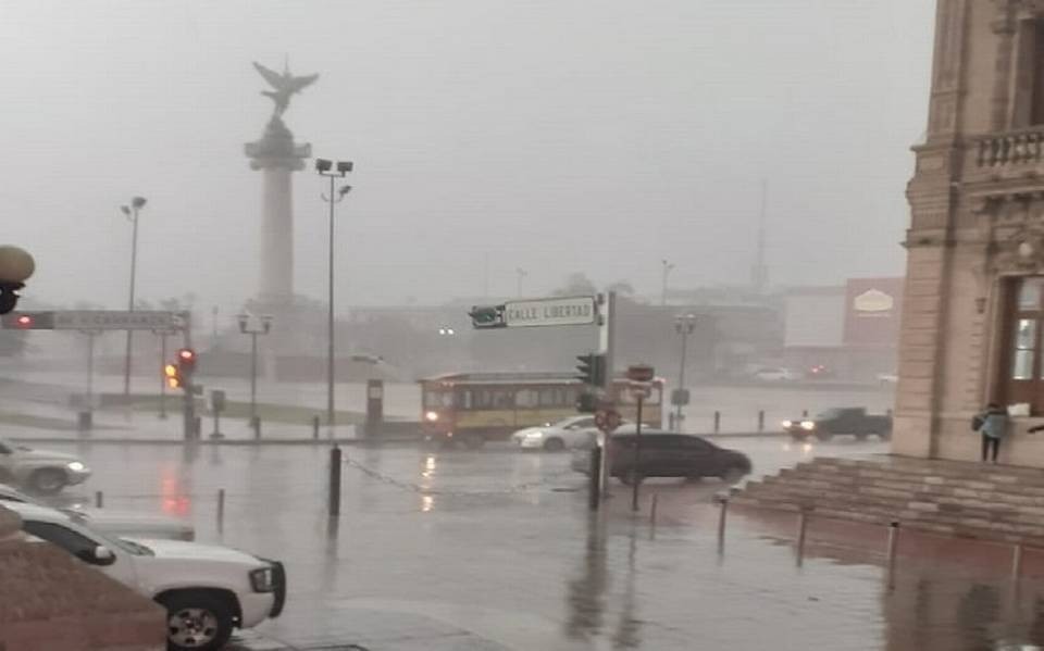 Una de las principales avenidas de Chihuahua afectadas por las lluvias. Foto: El Heraldo de Chihuahua.