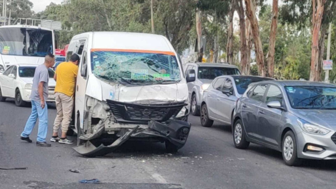 Los tres lesionados son pasajeros de la combi de transporte público. Foto: FB Ixtapaluca noticias de hoy