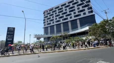 Yucatecos abarrotan comercios que ofrecen promociones  a quienes votaron