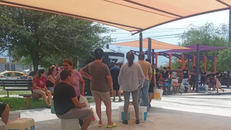 Intensifica el municipio de García reparto de agua en colonias