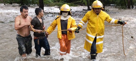 Rescatan a joven arrastrado por la corriente del Río San Marcos en Victoria