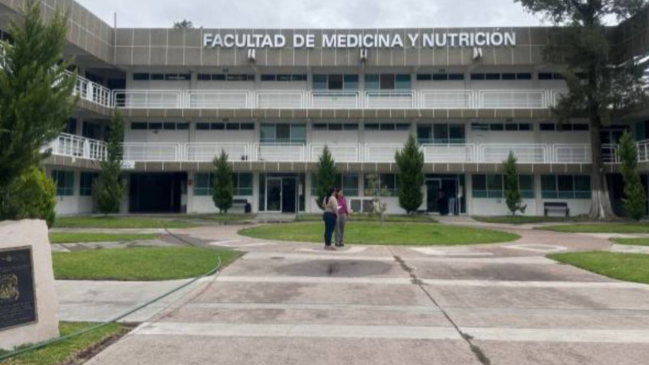 Desgraciadamente por falta de capacidad y campos clínicos, no se pueden admitir a más estudiantes: Erick Hernández. Foto: Jesús Carrillo