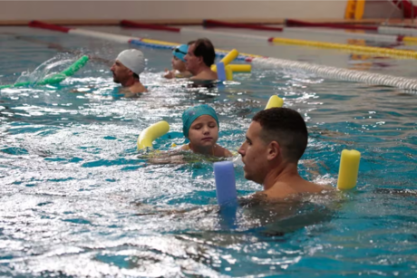 ¡Chapuzón para el calor! Alcaldía Iztapalapa ofrece clases de natación gratuitas