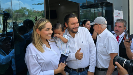 Ejerce su voto Carlos Villarreal; resalta la participación ciudadana