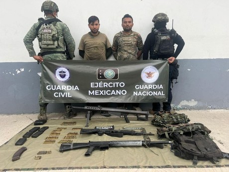 Detienen a dos colombianos con arsenal en Michoacán