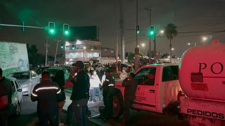 Habitantes de Ecatepec bloquean avenida central
